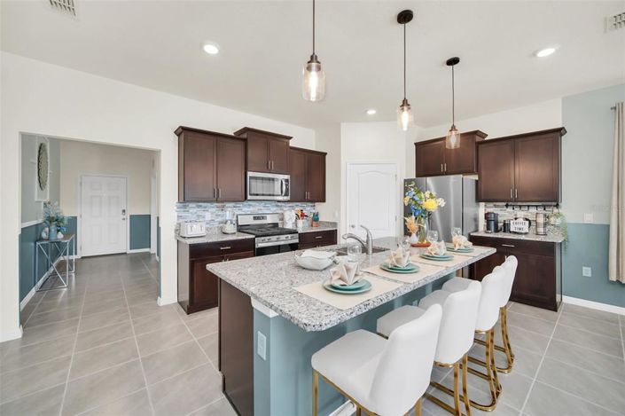 Image No.11-6 Bed House for sale