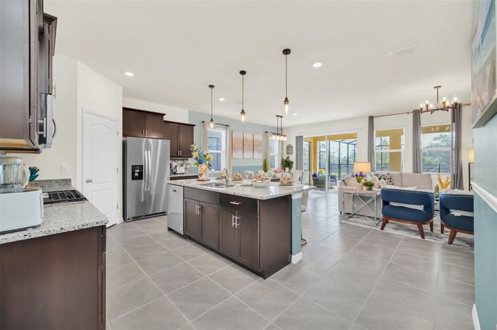 Image No.9-6 Bed House for sale