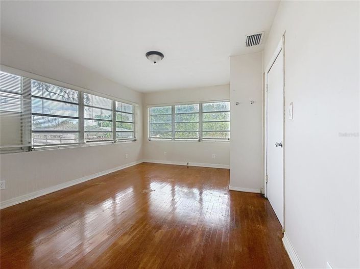 Image No.11-3 Bed House for sale