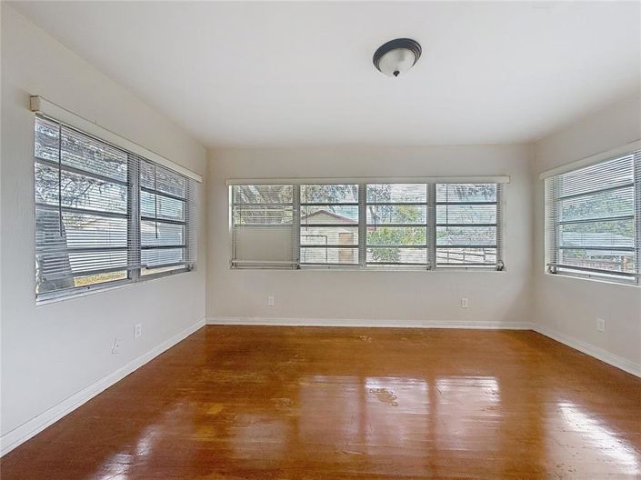 Image No.12-3 Bed House for sale