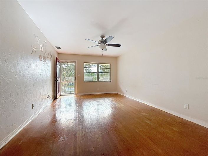 Image No.6-3 Bed House for sale