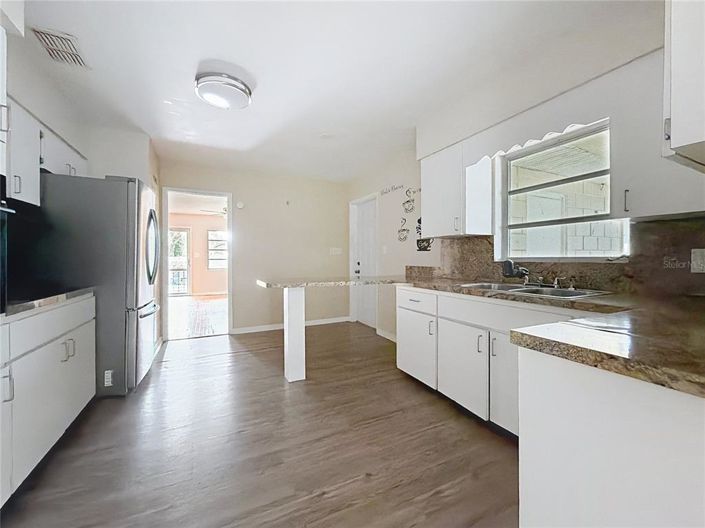 Image No.9-3 Bed House for sale