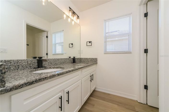 Image No.21-5 Bed House for sale