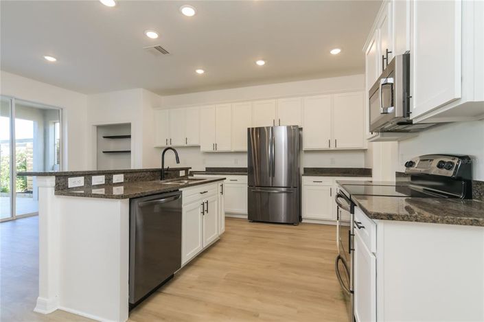 Image No.9-5 Bed House for sale