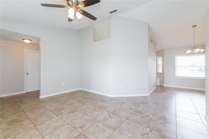 Image No.11-3 Bed House for sale