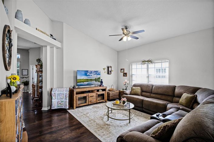 Image No.8-3 Bed House for sale