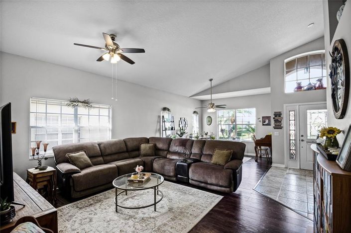 Image No.9-3 Bed House for sale