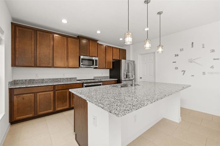 Image No.8-5 Bed House for sale