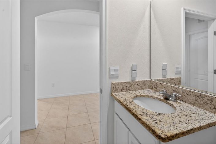 Image No.11-3 Bed House for sale