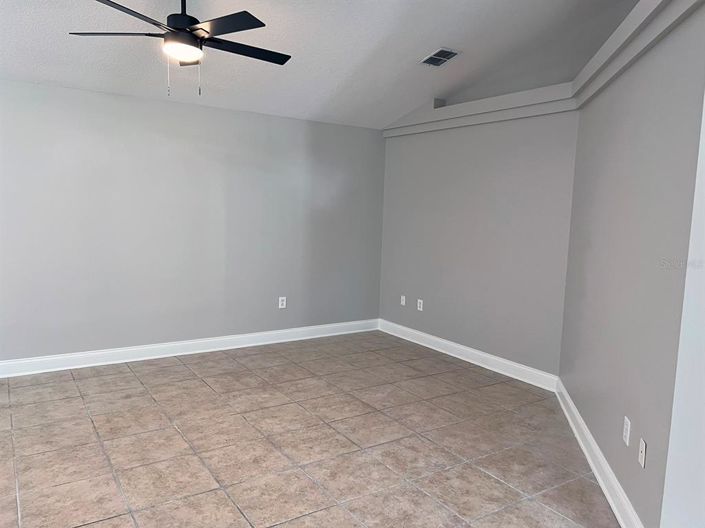 Image No.12-4 Bed House for sale