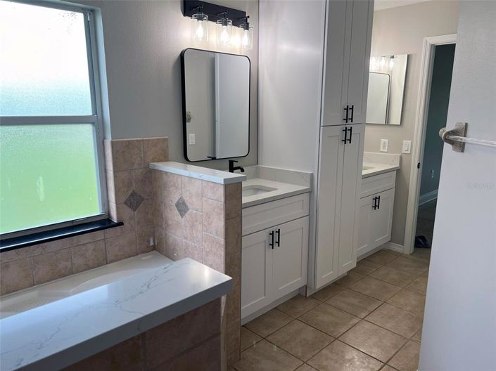 Image No.24-4 Bed House for sale