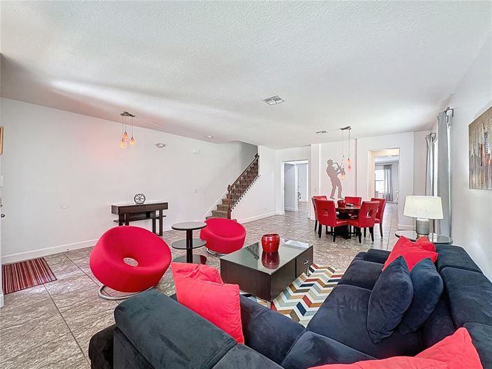 Image No.24-6 Bed House for sale