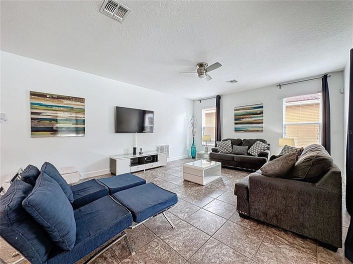 Image No.5-6 Bed House for sale