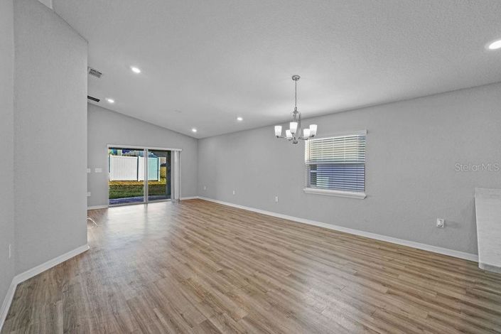 Image No.11-3 Bed House for sale