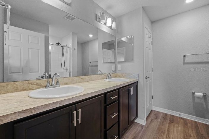 Image No.18-3 Bed House for sale