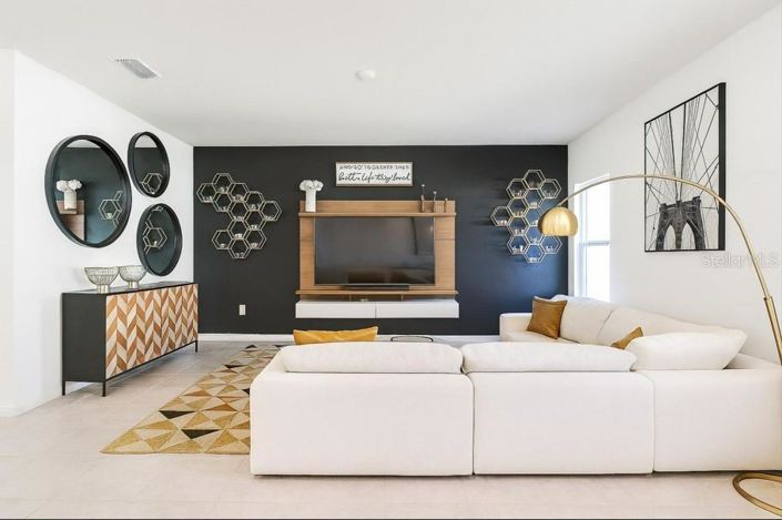 Image No.17-4 Bed House for sale