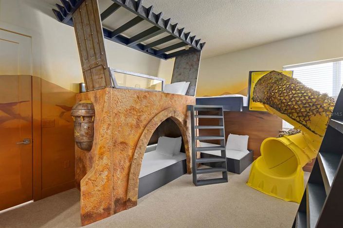 Image No.24-6 Bed House for sale