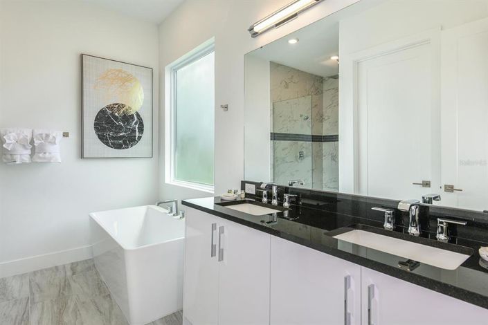 Image No.29-6 Bed House for sale