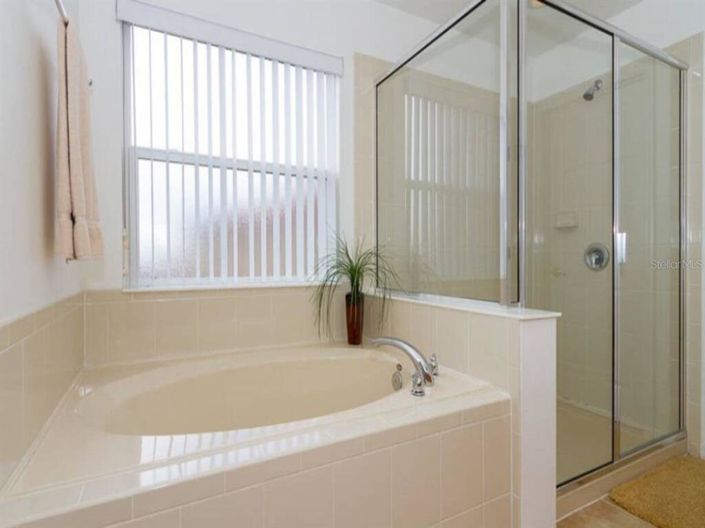 Image No.11-5 Bed House for sale