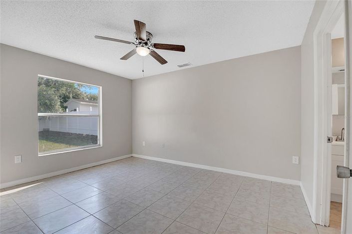 Image No.13-Maison de 4 chambres à vendre à Saint John