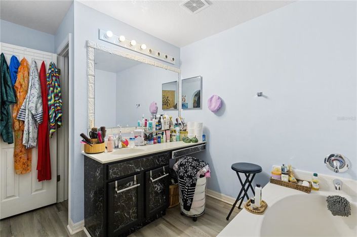 Image No.12-4 Bed House for sale