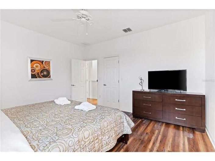 Image No.16-4 Bed House for sale