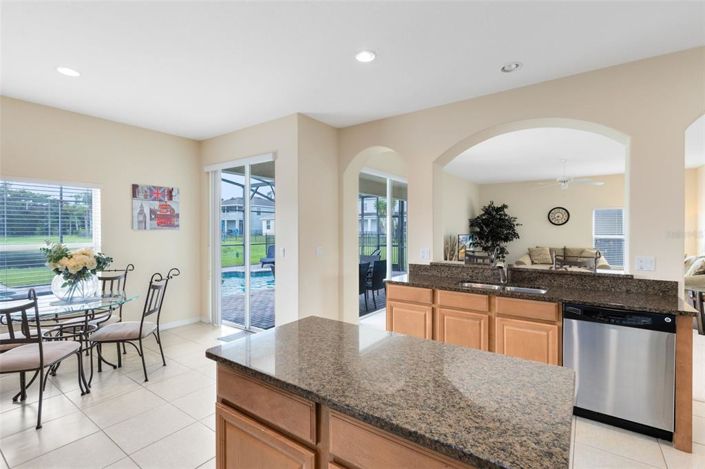 Image No.17-6 Bed House for sale