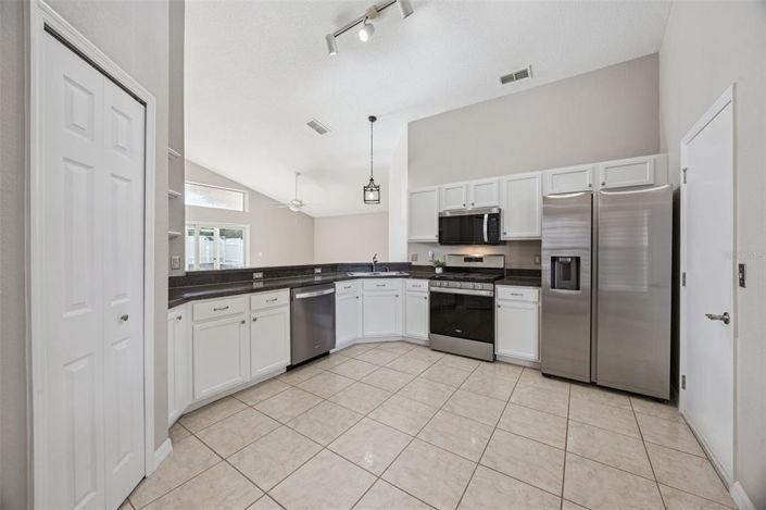 Image No.18-3 Bed House for sale