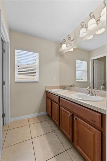 Image No.43-5 Bed House for sale