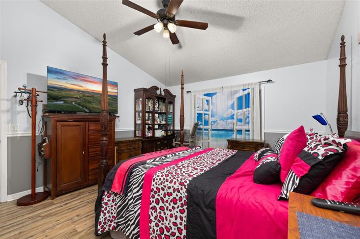 Image No.15-4 Bed House for sale