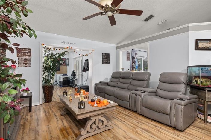 Image No.6-4 Bed House for sale