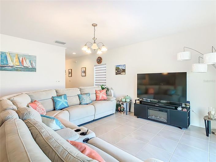 Image No.6-5 Bed House for sale