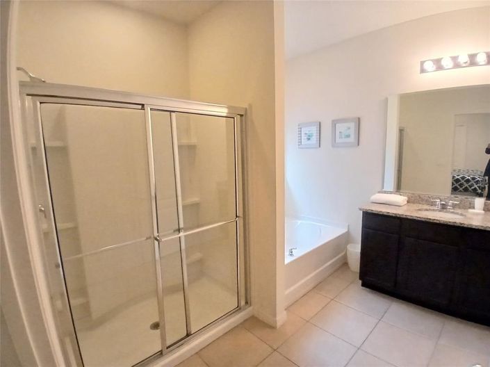 Image No.12-5 Bed House for sale