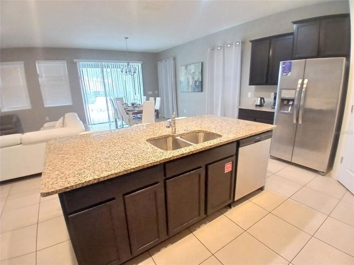 Image No.7-5 Bed House for sale