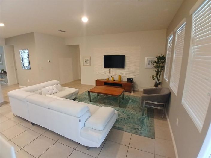 Image No.9-5 Bed House for sale