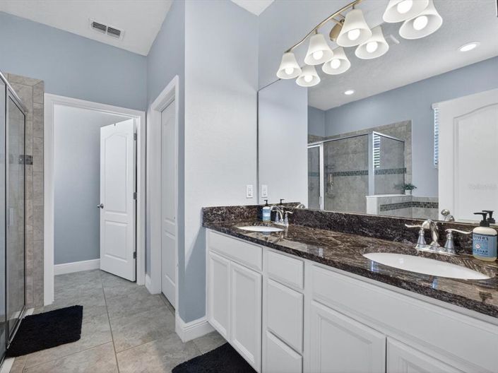 Image No.15-3 Bed House for sale