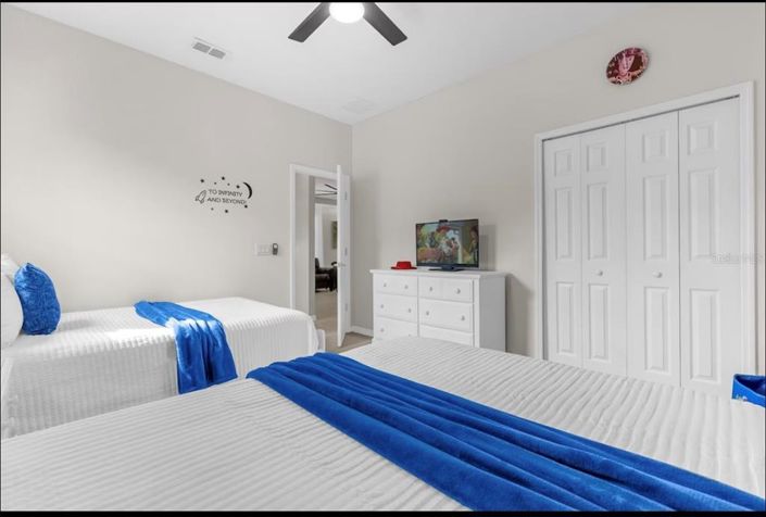 Image No.18-6 Bed House for sale