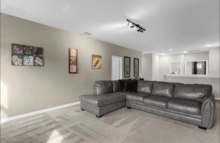 Image No.8-6 Bed House for sale