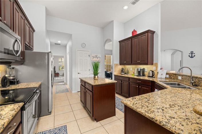 Image No.10-5 Bed House for sale