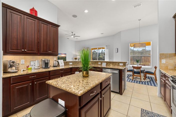 Image No.11-5 Bed House for sale