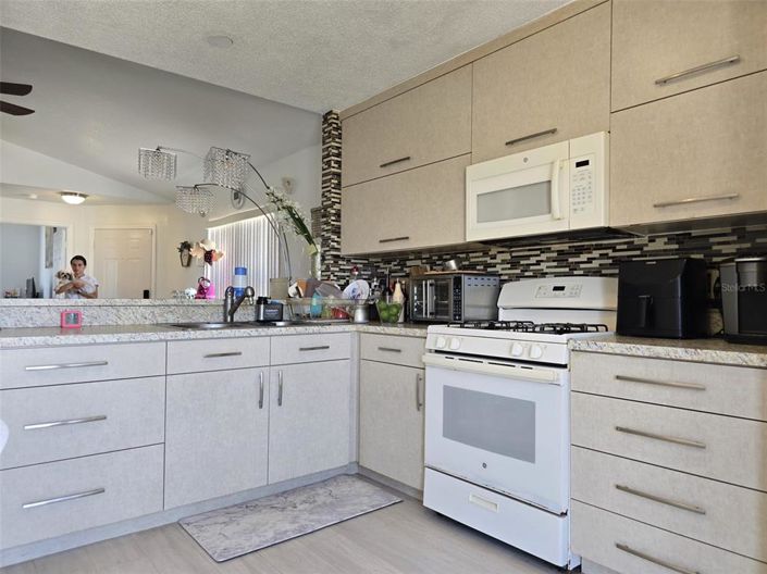 Image No.10-3 Bed House for sale