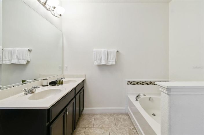 Image No.49-5 Bed House for sale