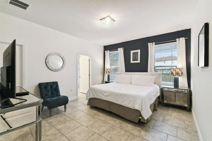 Image No.54-5 Bed House for sale