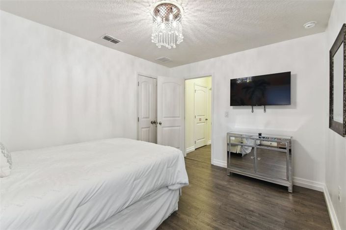 Image No.57-5 Bed House for sale