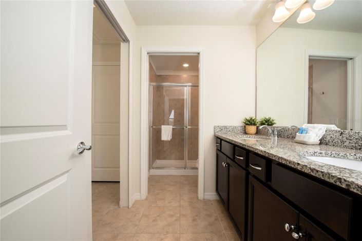 Image No.23-5 Bed Townhouse for sale