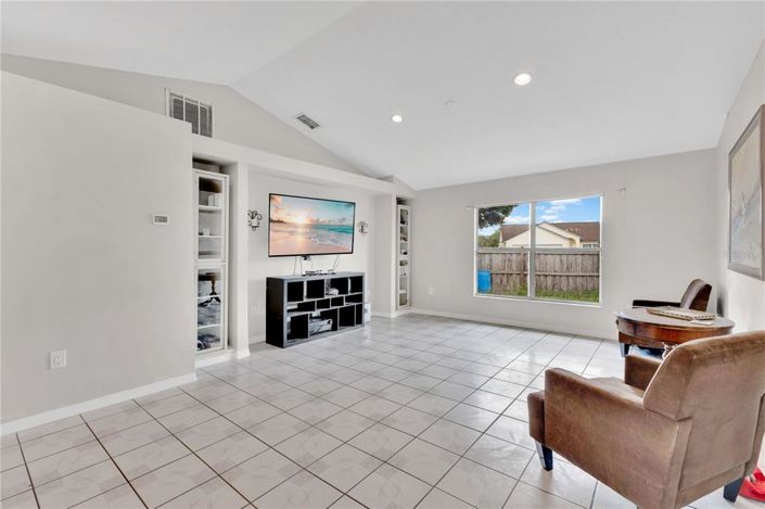 Image No.3-Maison de 4 chambres à vendre à Saint John