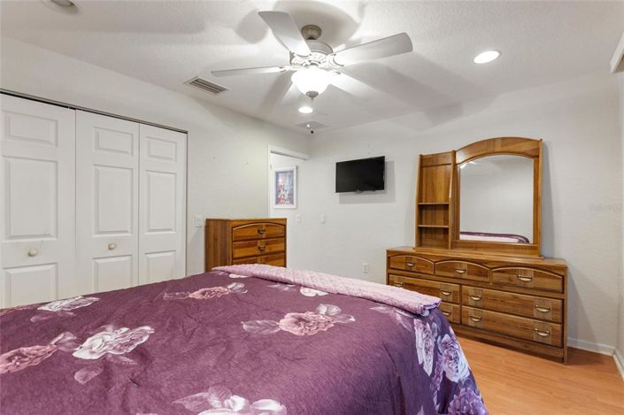 Image No.17-1 Bed House for sale