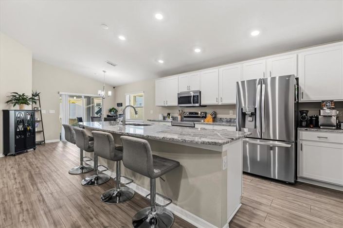 Image No.8-4 Bed House for sale