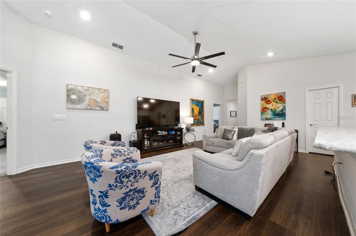 Image No.15-4 Bed House for sale