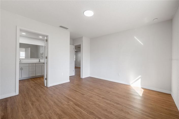 Image No.12-4 Bed House for sale